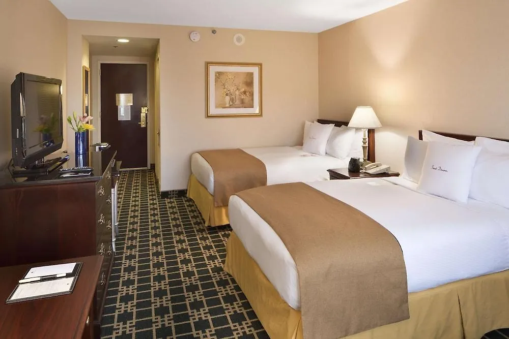 Doubletree By Hilton Fort Lee/George Washington Bridge