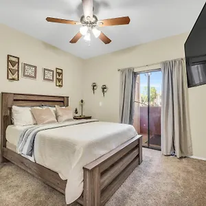 Comfy With Heated Pool And Gym Apartment Phoenix